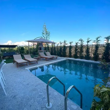 Pearl Pool Luxury