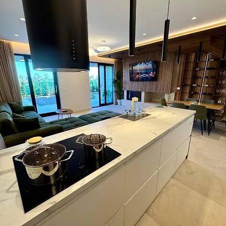 Pearl Pool Luxury *